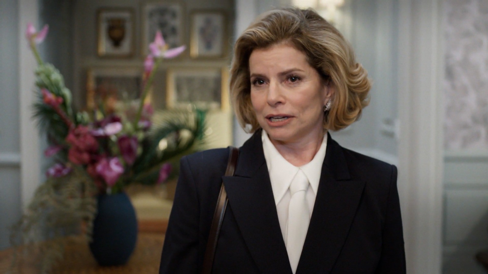 gshow em Vale Tudo: Odete Roitman retorna ao Brasil, e Marco Aurélio perde fortuna