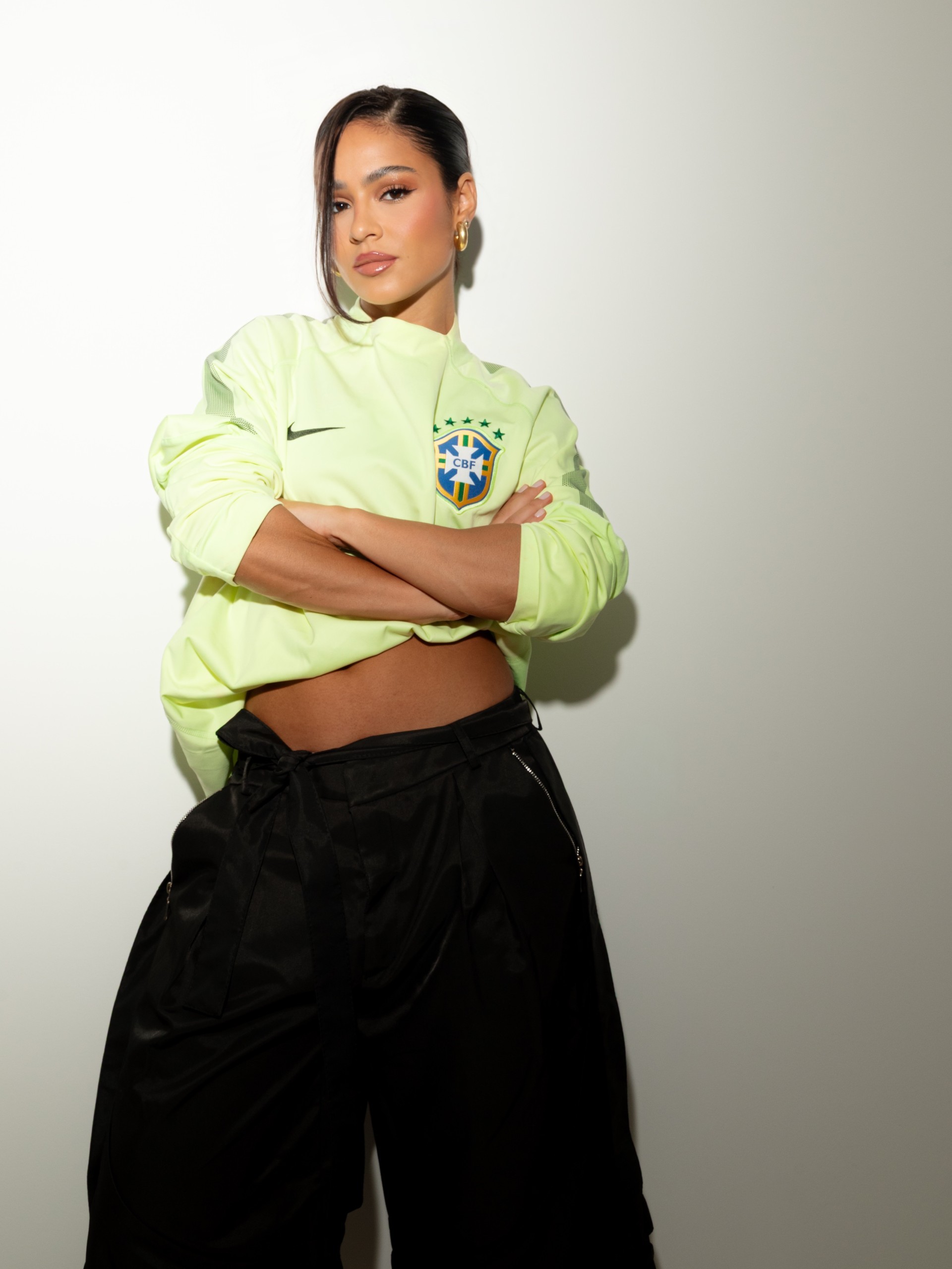 Giullia Buscacio resgata camisa da Copa de 2014 dada pelo pai para torcer pelo Brasil