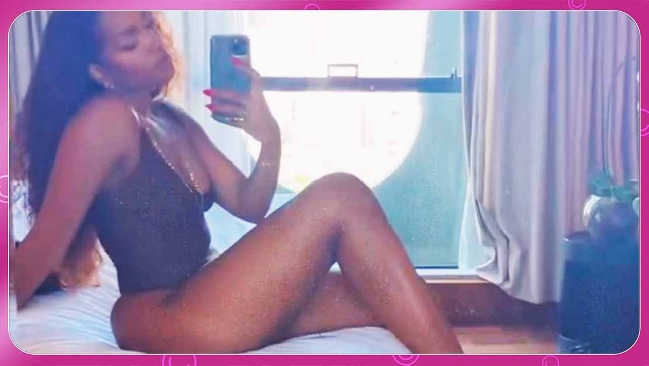 Após separação, IZA surge deslumbrante com body cavado