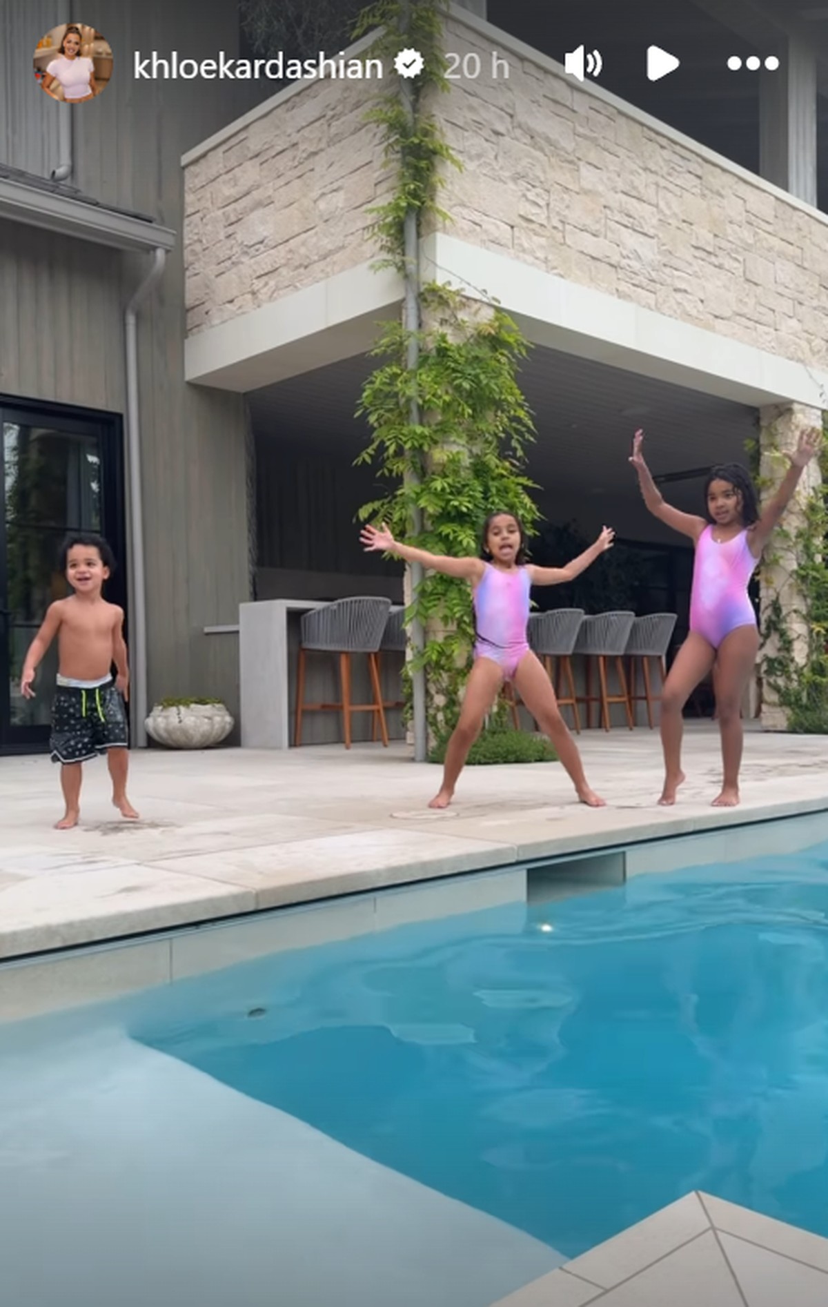 Khloé Kardashian mostra que ficou de 'babá' enquanto as irmãs estavam no Met Gala