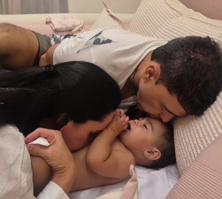 Graciele Lacerda posta registro fofo com a filha e Zezé Di Camargo: 'Dois corações viraram três'