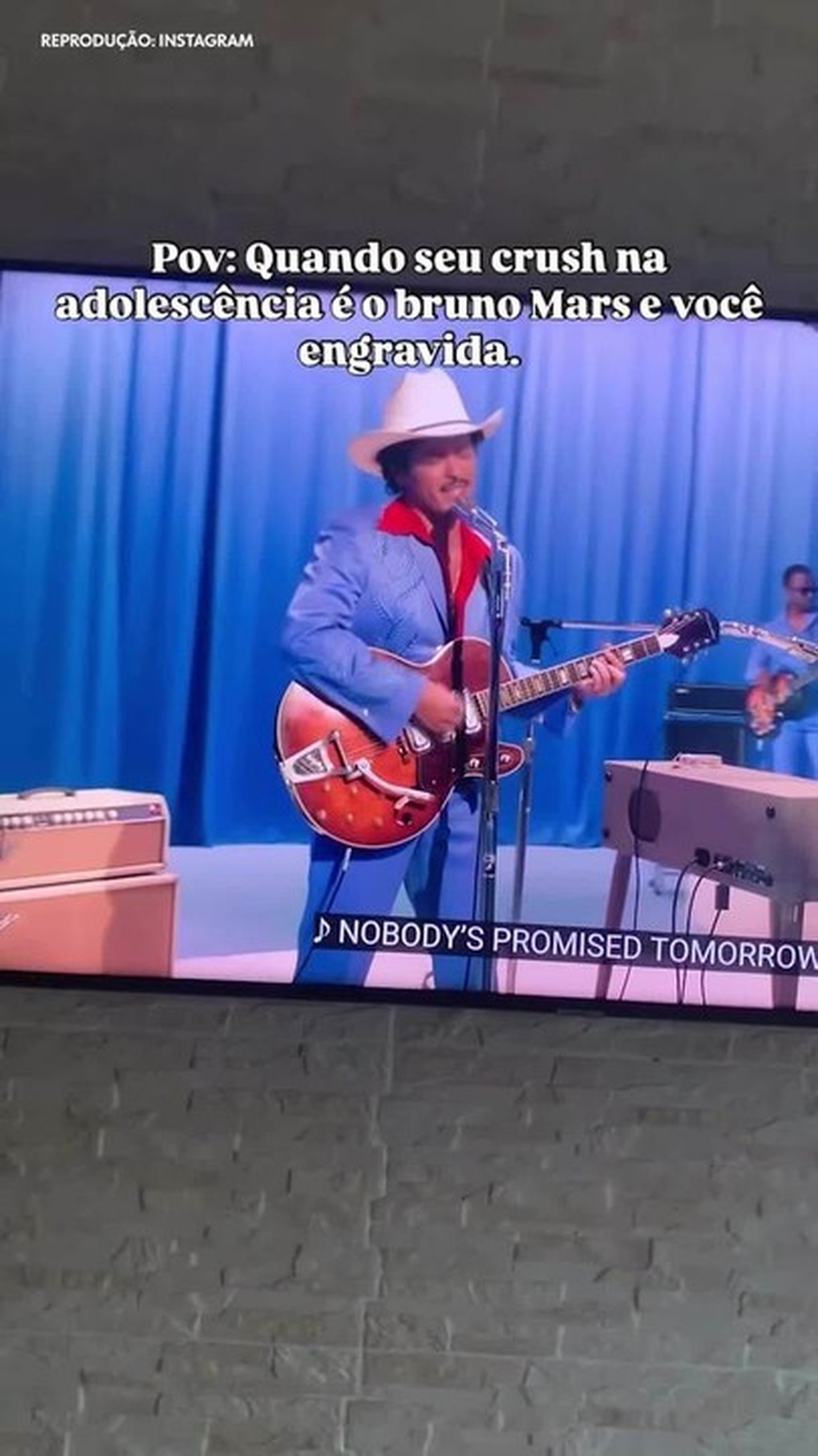 Fã brasileira mostra filho parecido com Bruno Mars e cantor reage nos comentários
