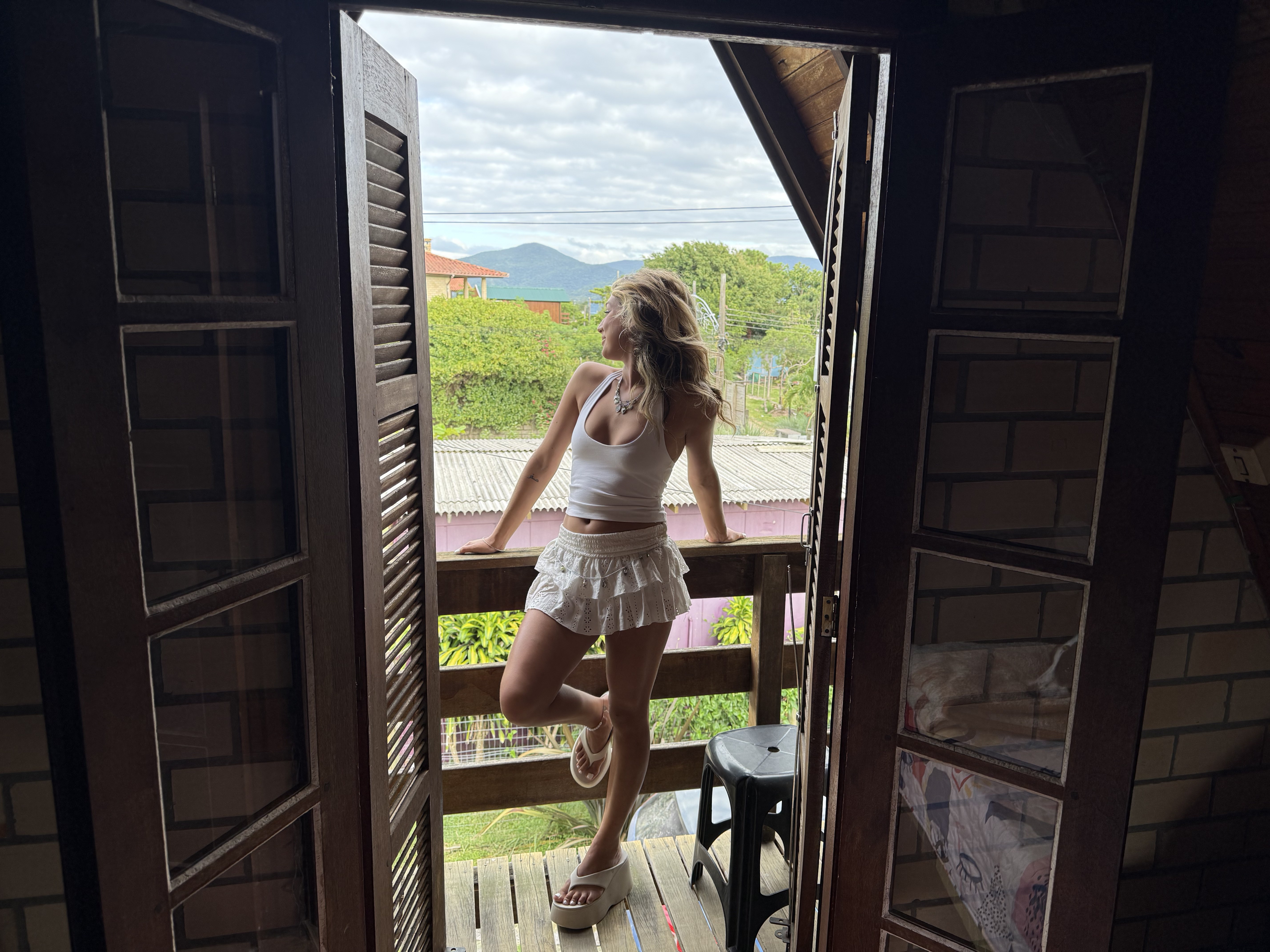 Samira, que disputa vaga no BBB 26, é tutora de cão de três patas e já ficou com ex-BBB 