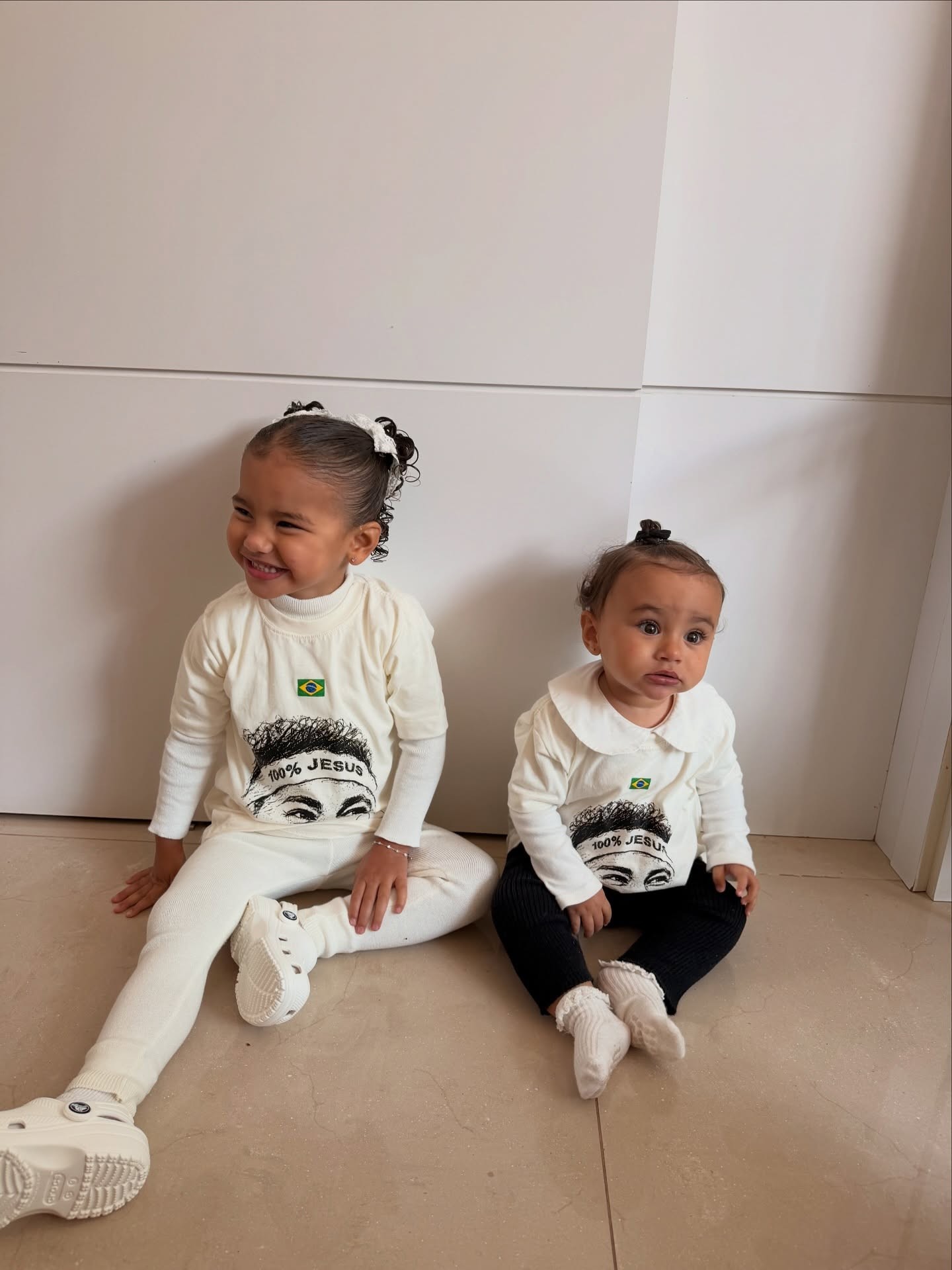 Bruna Biancardi mostra filhas com camisas em homenagem a Neymar em passeio na Flórida