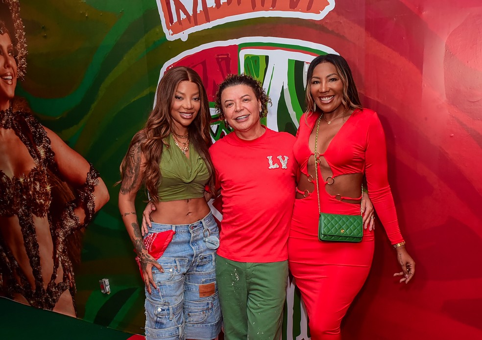Ludmilla, David Brazil e Silvana Oliveira na quadra da Grande Rio — Foto: Webert Belicio / Agnews