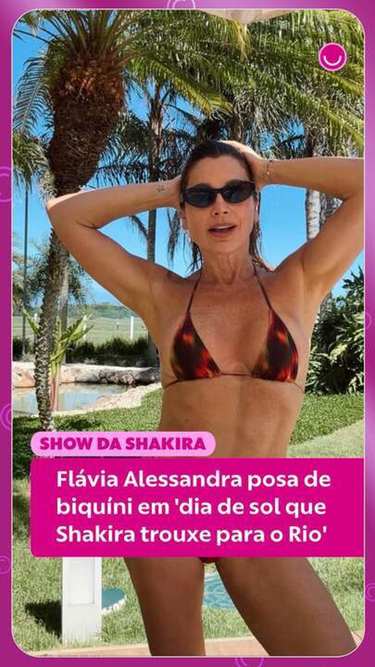 Flávia Alessandra posa de biquíni em 'dia de sol que Shakira trouxe para o Rio'