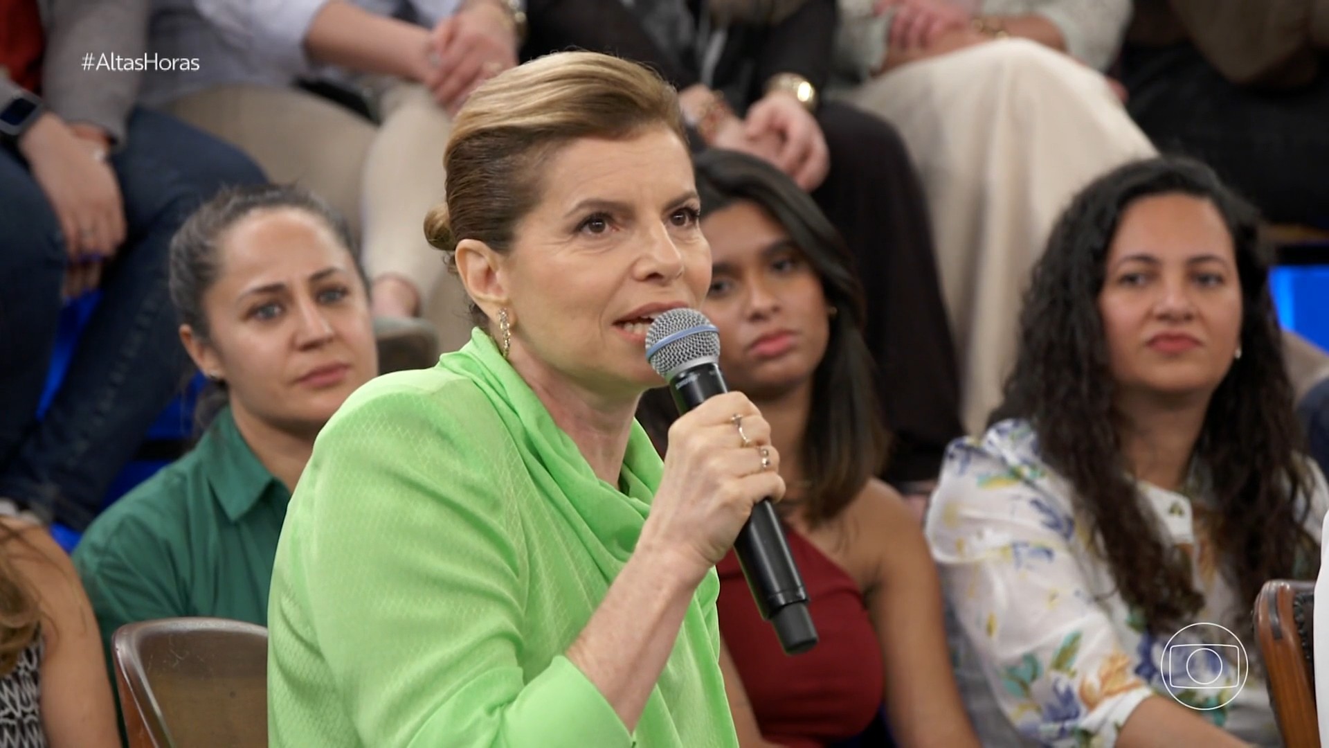 Debora Bloch diz que não passa pano para Odete Roitman, e brinca: 'Ninguém me chama mais de Debora'