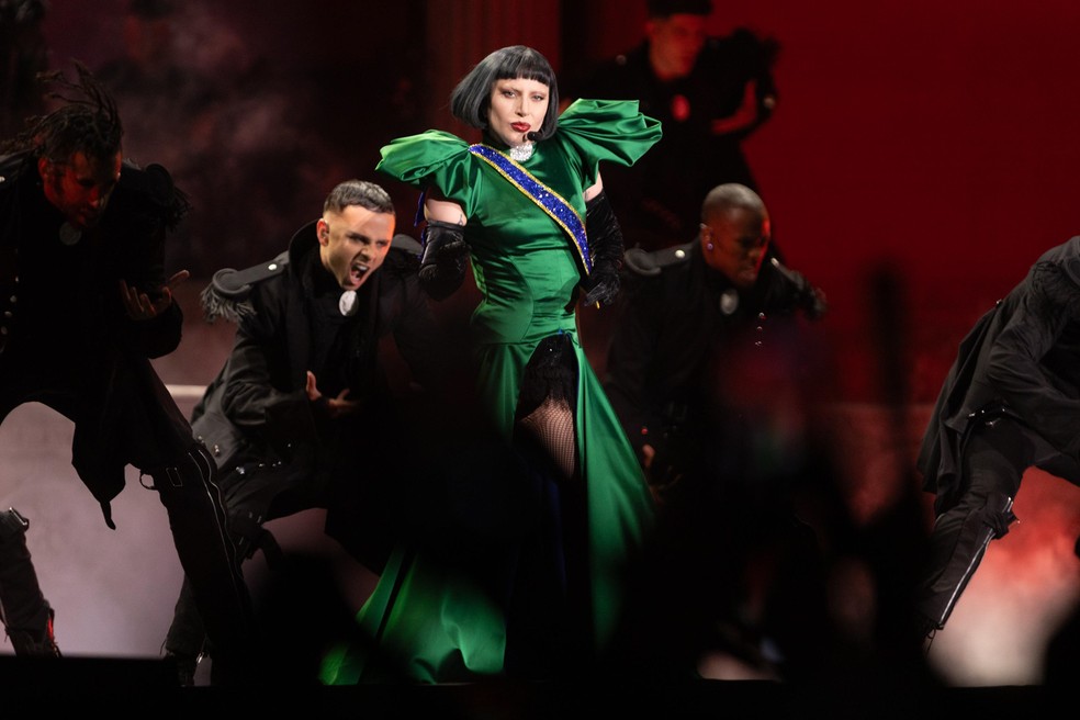 Lady Gaga com vestido nas cores do Brasil — Foto: Brazil News
