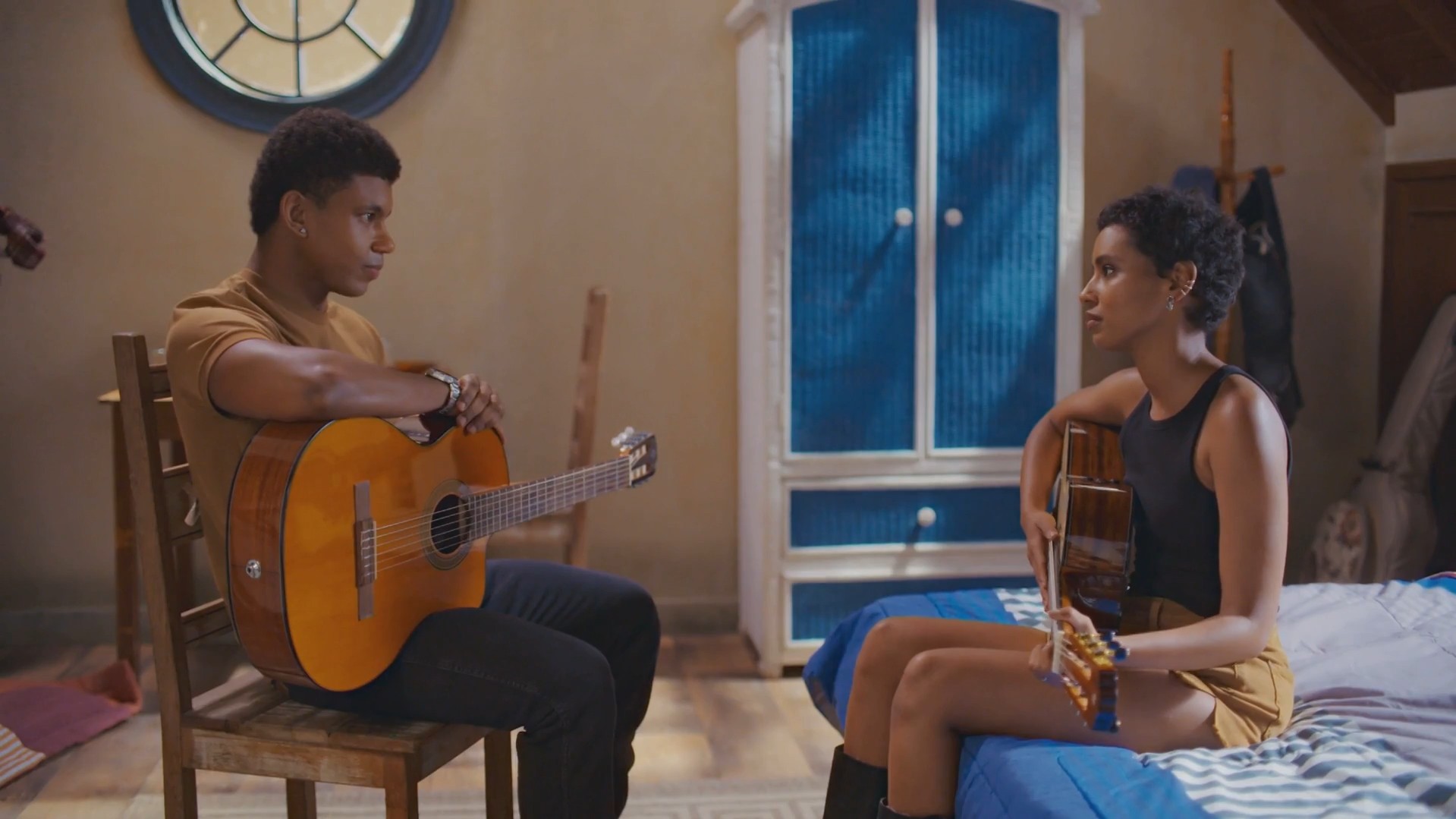 Spoiler de Coração Acelerado: Eduarda e Luan se beijam