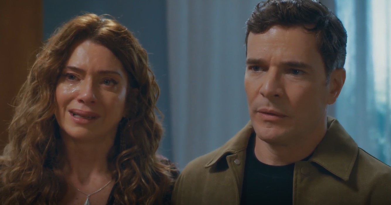 Agrado chora ao descobrir que é filha de Alaorzinho na novela Coração Acelerado
