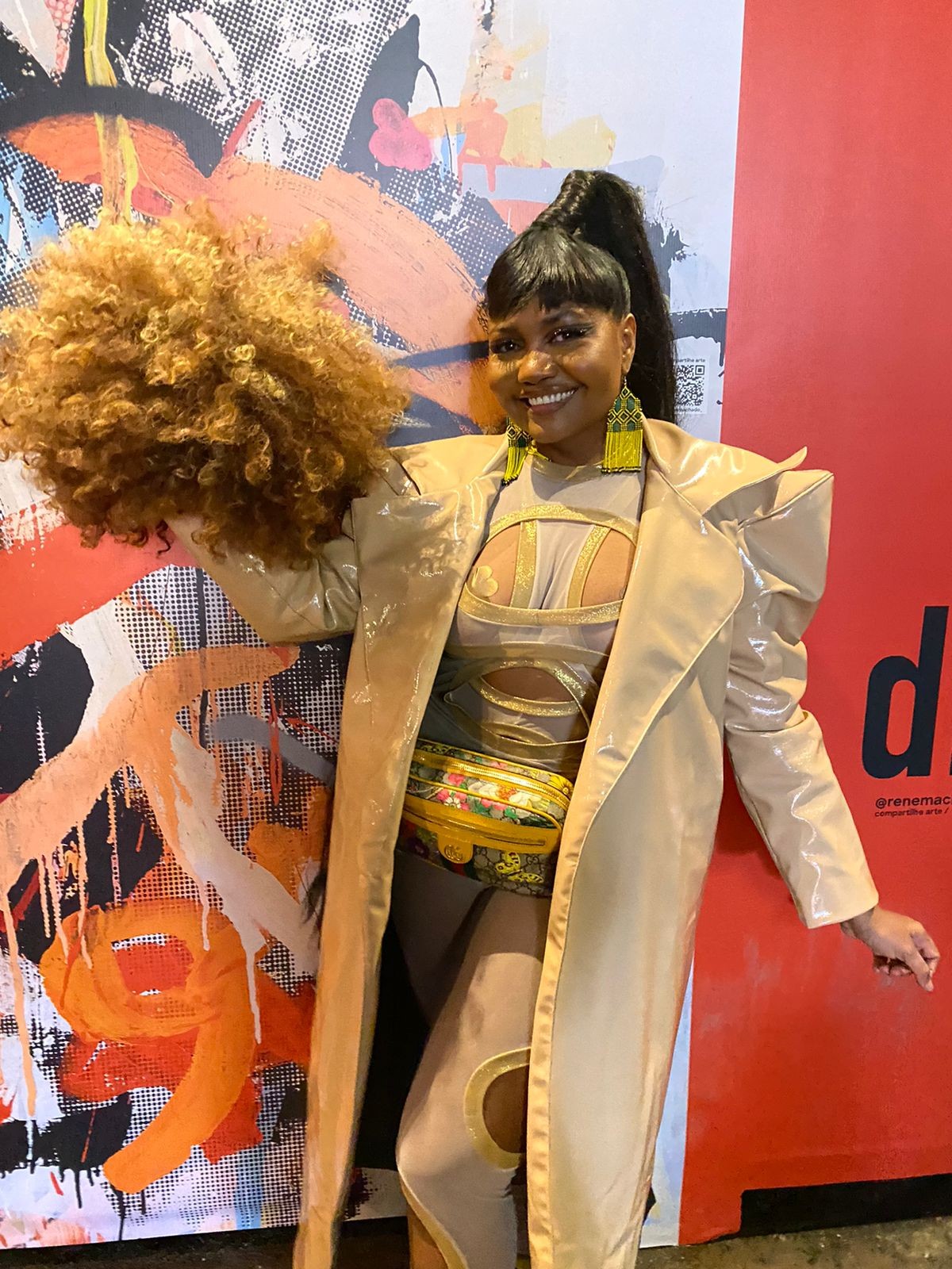 Gaby Amarantos pega peruca arremessada por Macy Gracy no Rock in Rio