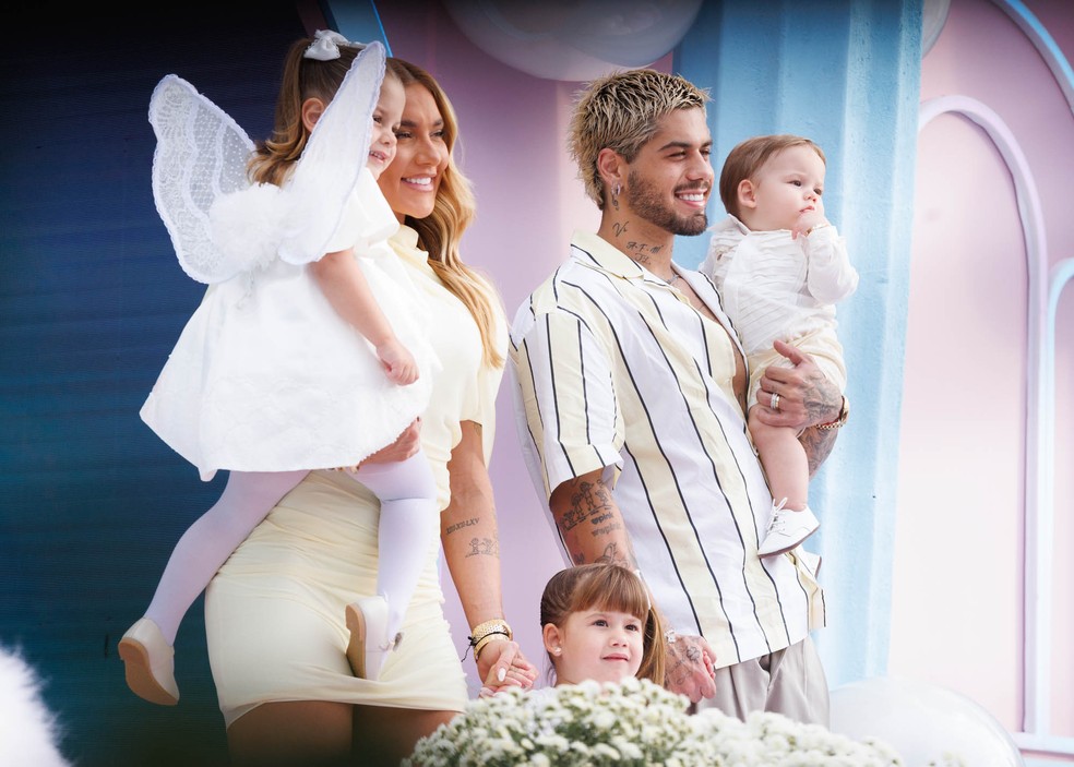 Ze Felipe e Virginia com os filhos — Foto: Brazil News