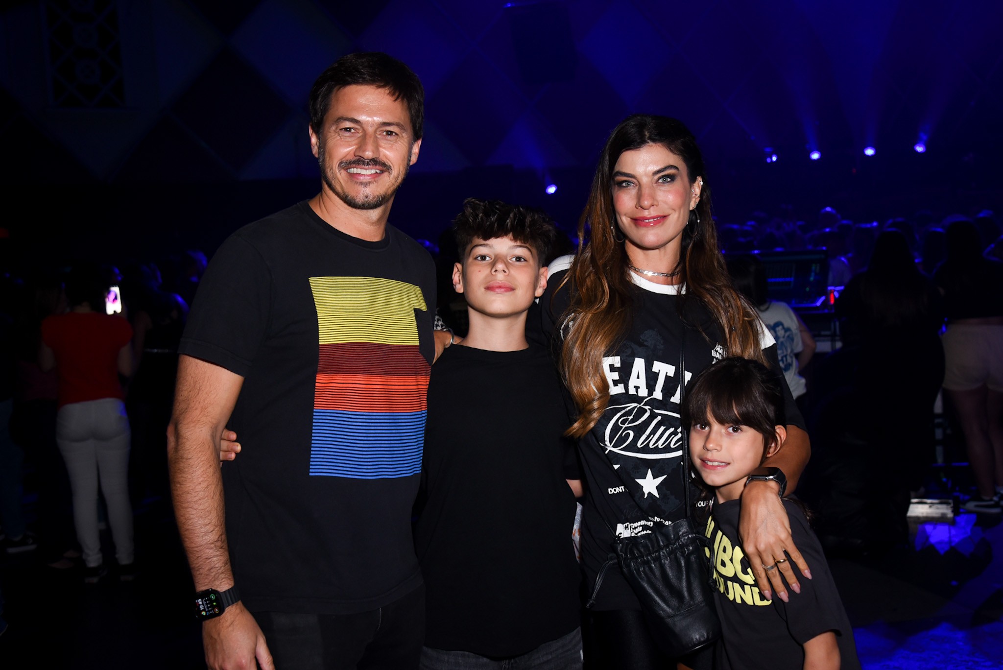 Lembra dela? Joana Balaguer faz rara aparição ao lado do marido e filhos