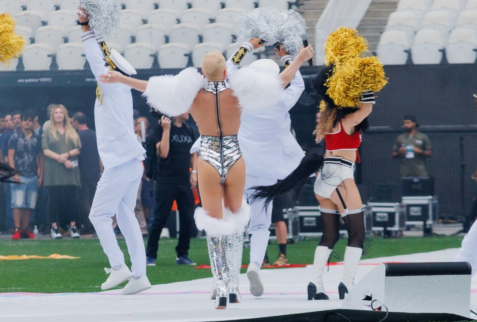 Xuxa dança no Futebol da Esperança — Foto: brazil news