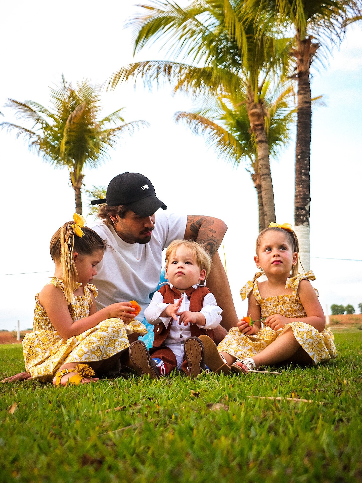 Zé Felipe comenta quebra de rotina dos filhos por causa de viagens e dispara: 'Sem Copa do Mundo'