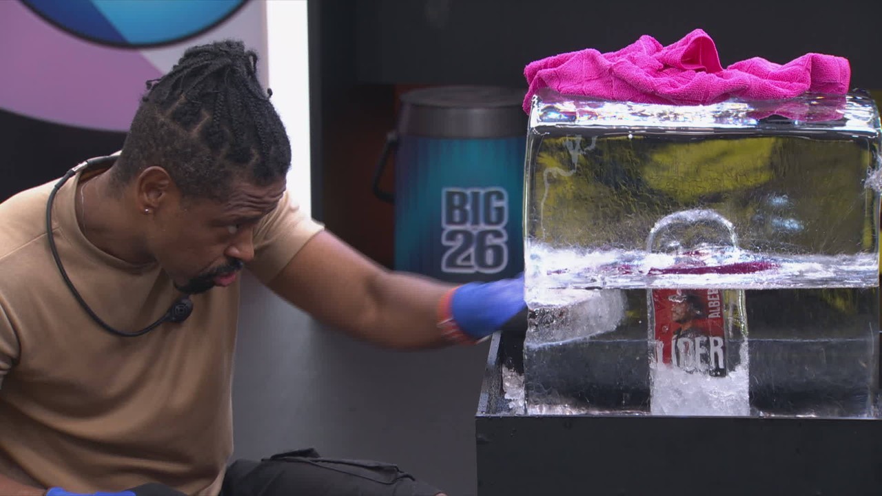 No BBB 26, Leandro completa uma hora no desafio Barrado no Baile