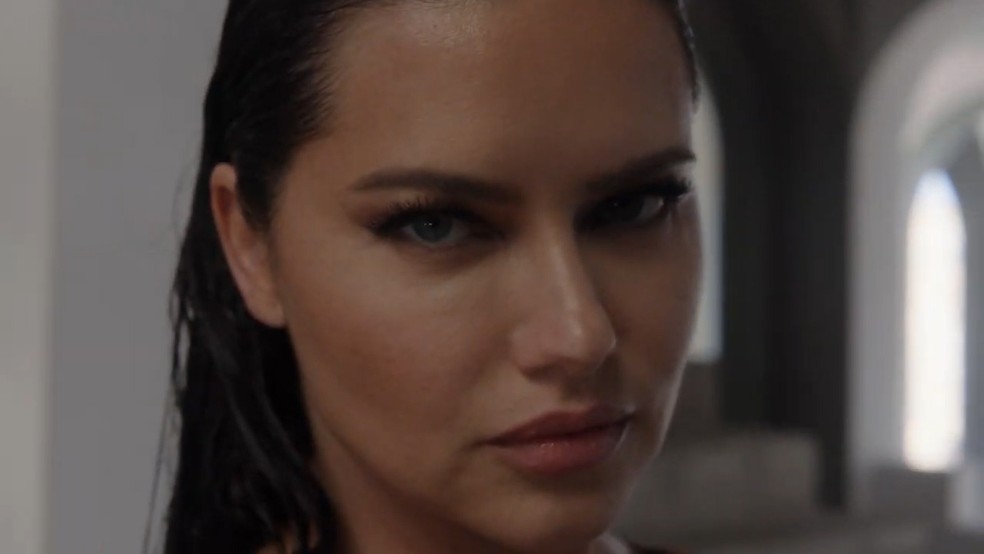 Adriana Lima retorna para Victoria's Secret, que não fazia desfiles há 5 anos — Foto: Reprodução/Instagram