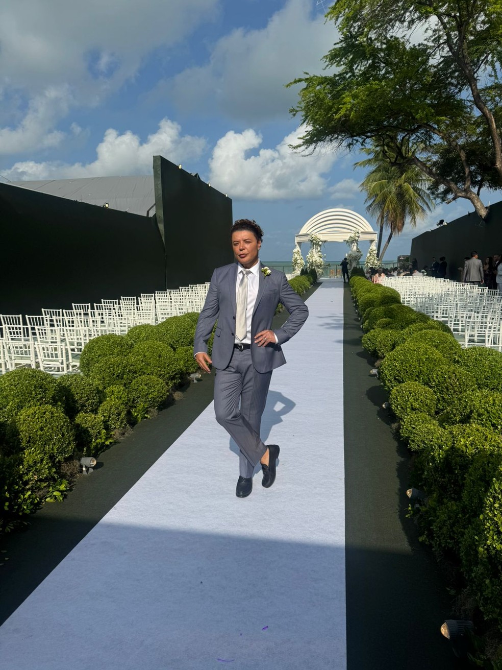 David Brazil é um dos padrinhos e vestiu um terno Armani — Foto: Arquivo pessoal