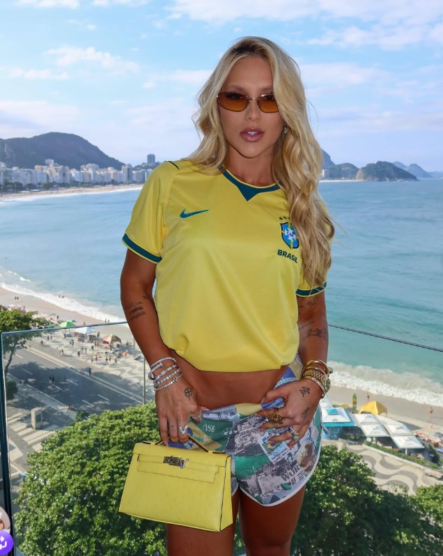 Virginia Fonseca posta com camisa da Seleção em dia de jogo do Brasil no Maracanã