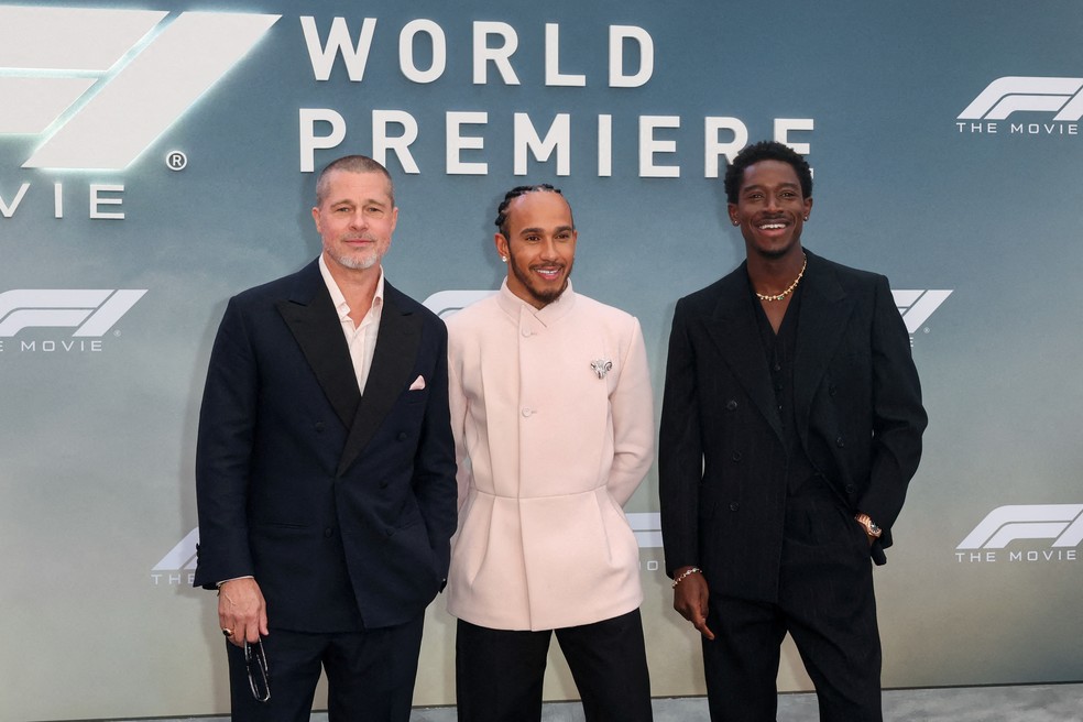 Brad Pitt, Lewis Hamilton e Damson Idris — Foto: Reuters