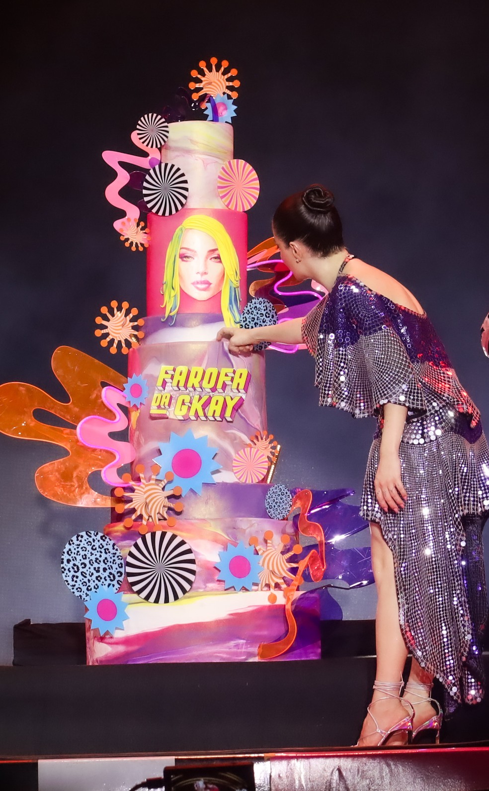 Bolo de aniversário da Gkay na farofa — Foto: brazilnews