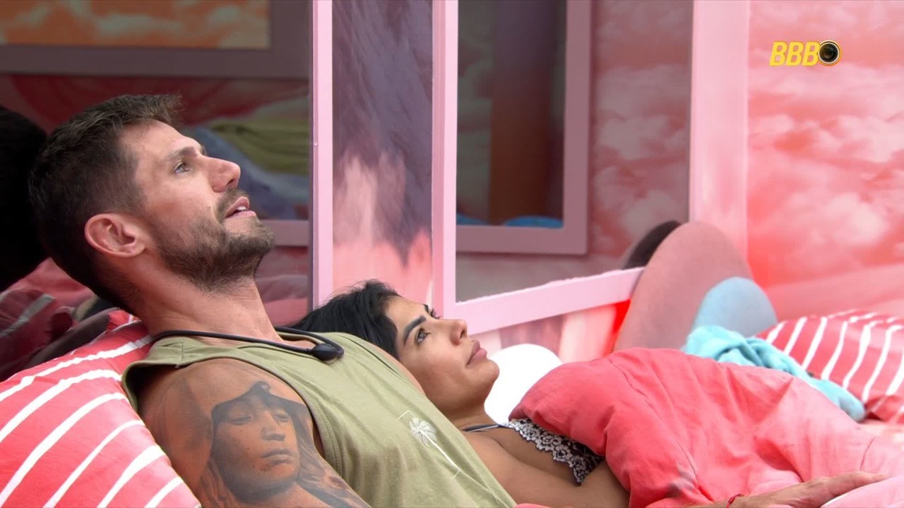 Marciele faz pedido a Jonas Sulzabch: 'Pega pelo menos na minha mão'