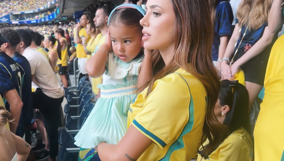 Bruna Biancardi mostra bastidores de vitória do Brasil contra o Japão — Foto: Reprodução/Youtube