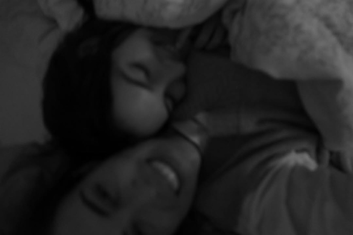 Marina Moschen comemora 4 anos de namoro com Emília Sauaia