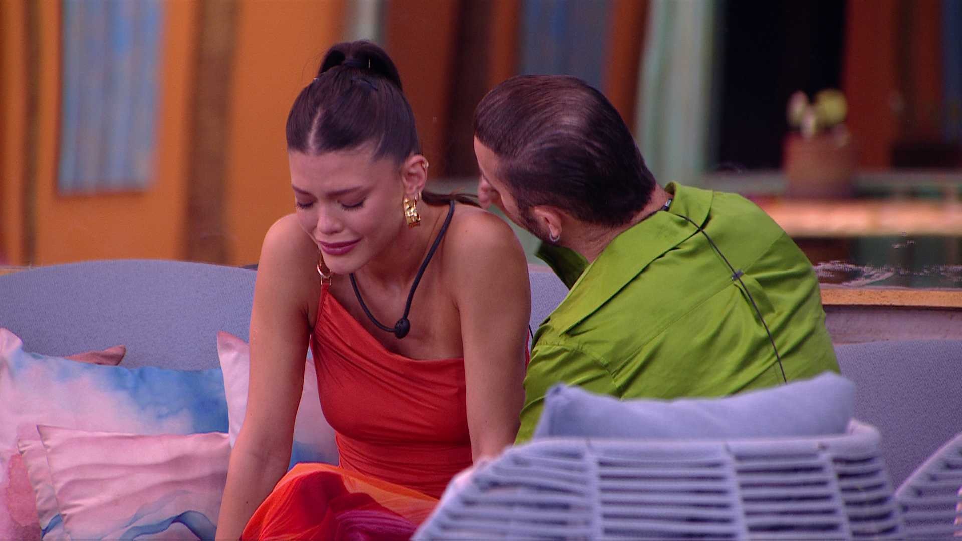 Vitória Strada cai no choro após votar em aliado em Formação de Paredão: 'Foi horrível'