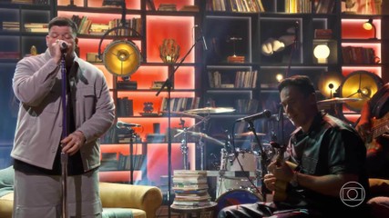 Ferrugem canta 'Você Me Vira a Cabeça'