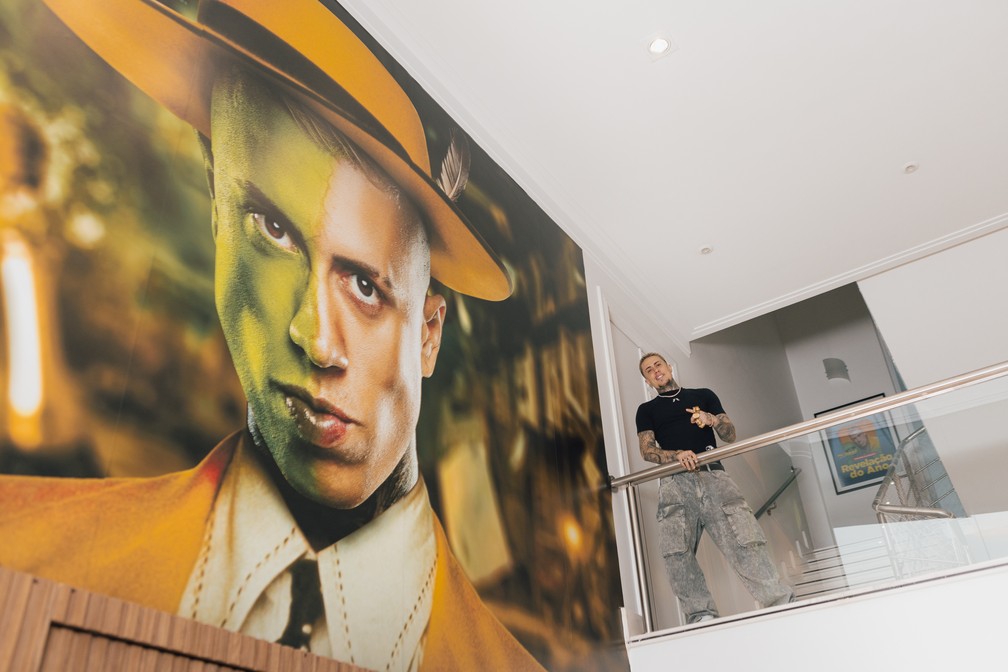 MC Daniel em sua mansão de R$ 8 milhões em São Paulo — Foto: Fabiano Battaglin/gshow