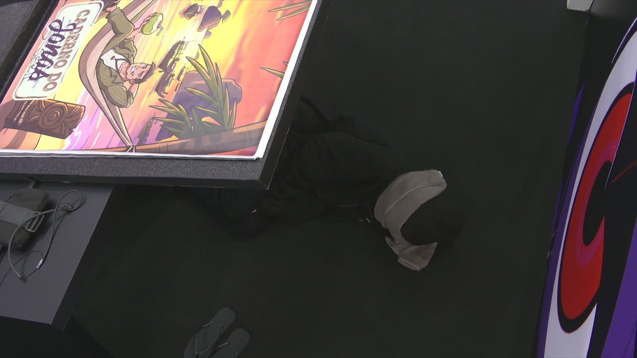 Ana Paula Renault volta a se deitar no Barrado no Baile após acordar