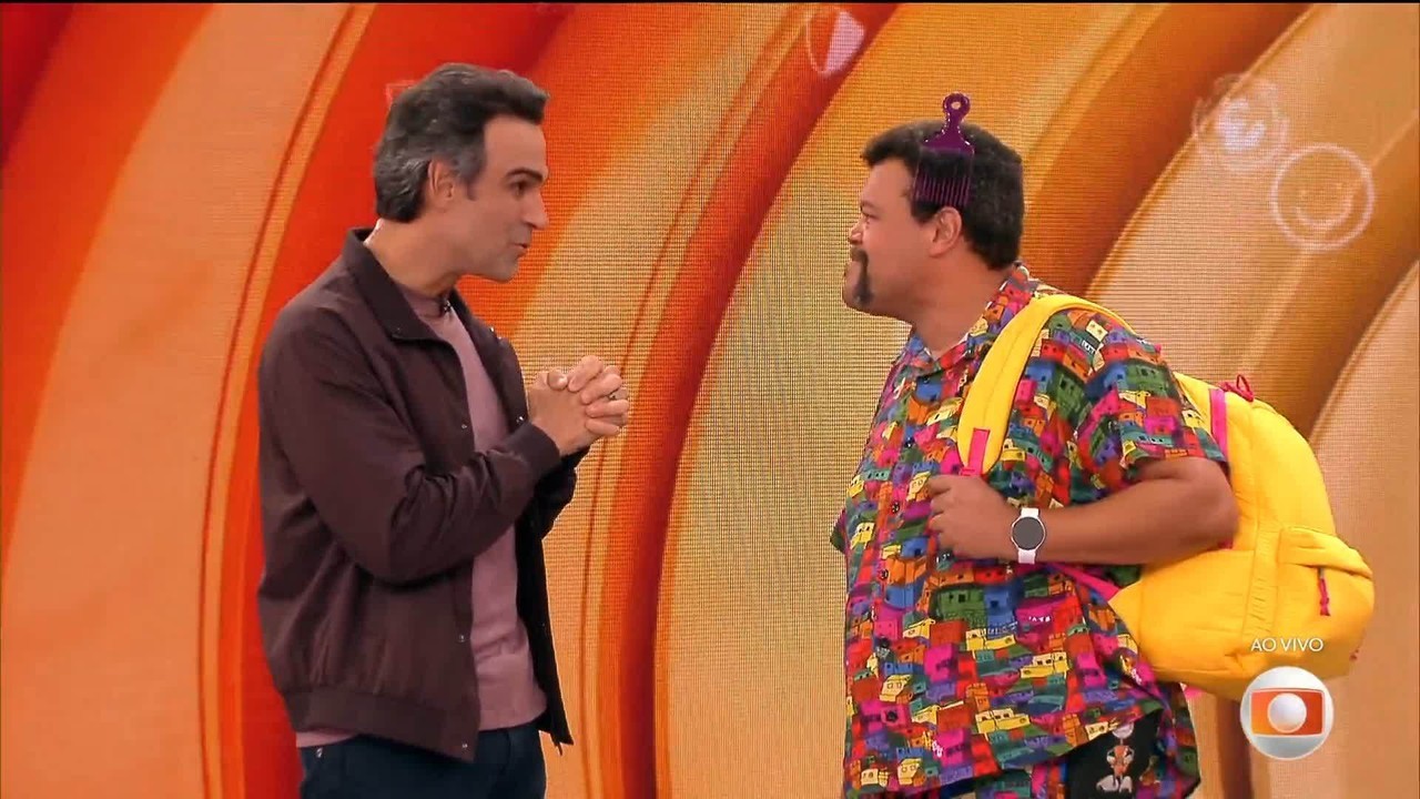 Tadeu Schmidt recebe Babu Santana, e 7º eliminado confessa: 'Precisando de um abraço'