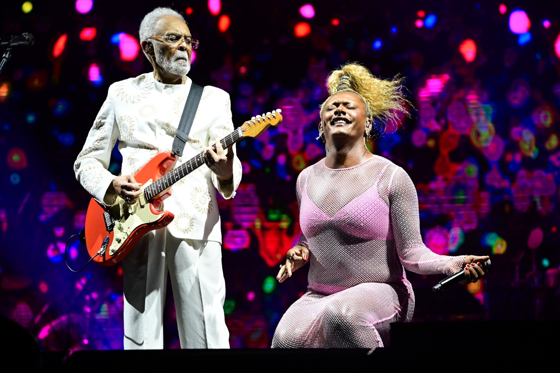 Gilberto Gil canta com Liniker durante show em São Paulo