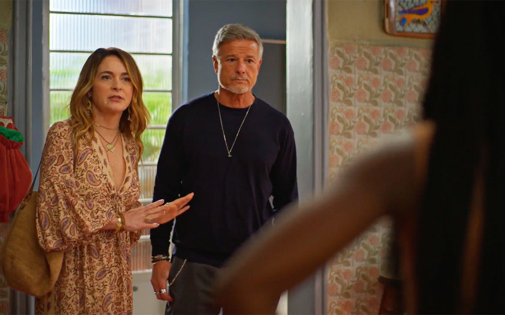 Filipa 'obriga' Jaques a pedir perdão a Leo em Dona de Mim — Foto: Globo