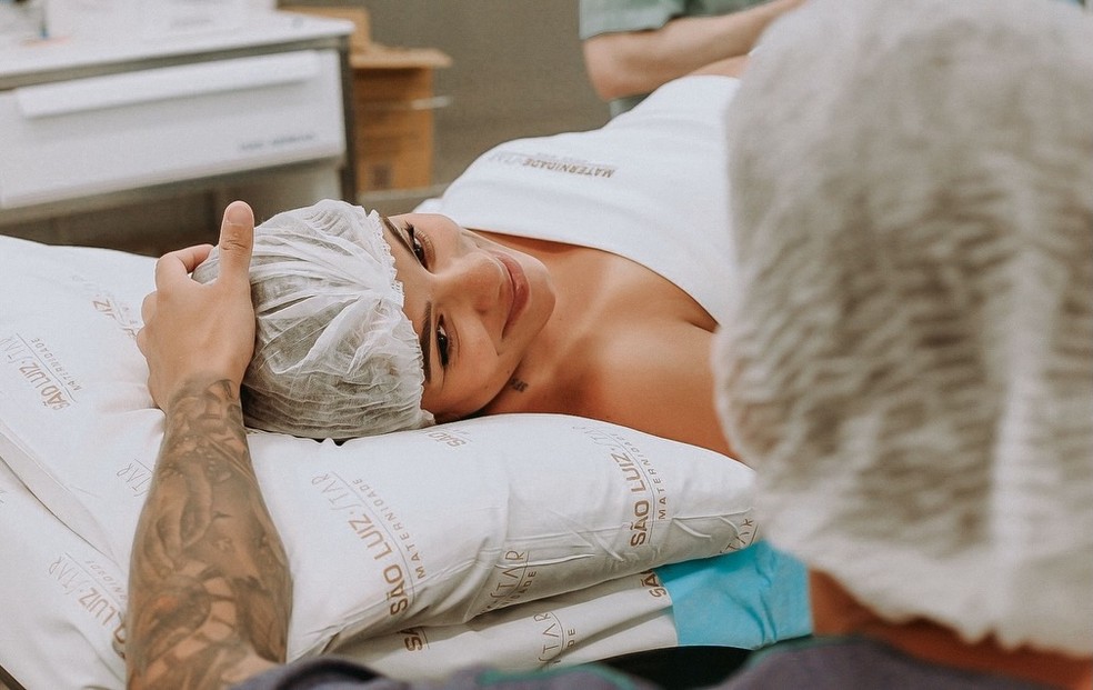 Key Alves compartilha o primeiro registros do parto de Rosamaria — Foto: Reprodução/Instagram