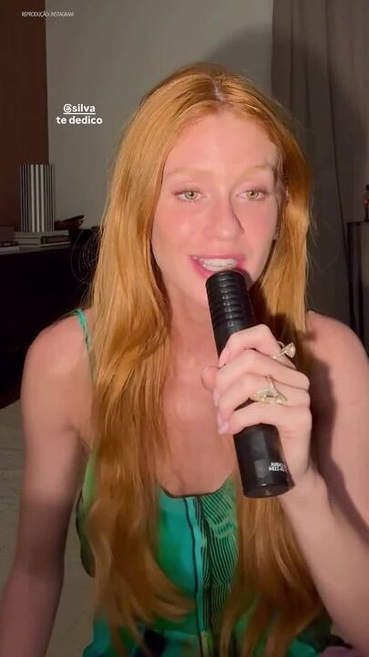 Marina Ruy Barbosa posta vídeo cantando Silva no Natal