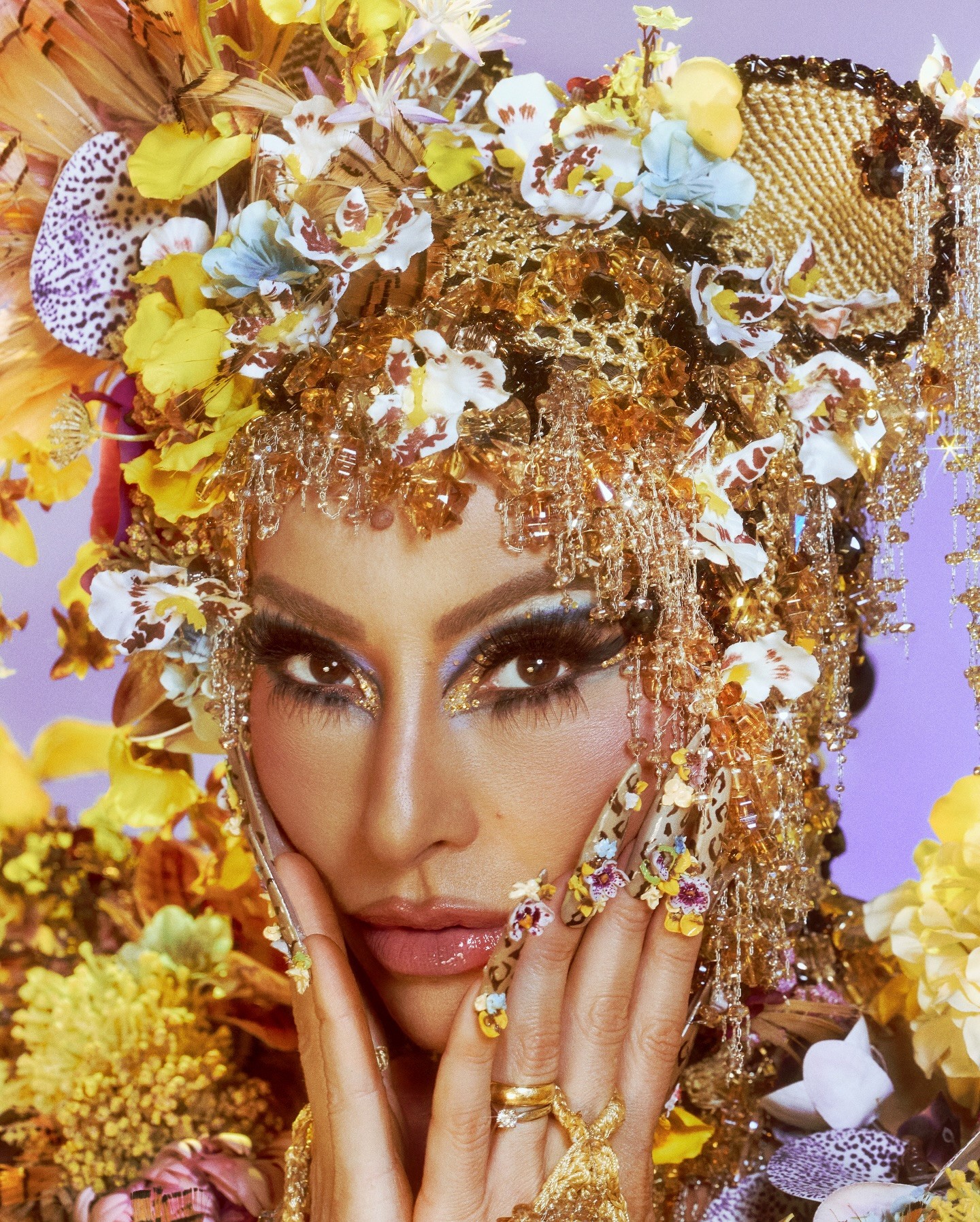 Sabrina Sato fecha temporada de ensaios de rua da Vila Isabel