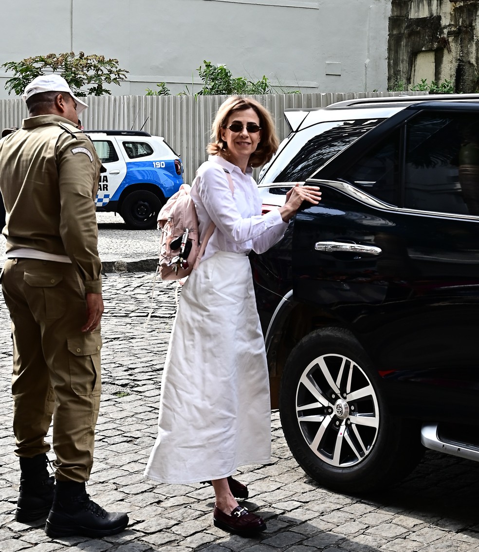 Fernanda Torres chegando no velório de Preta Gil — Foto: AgNews