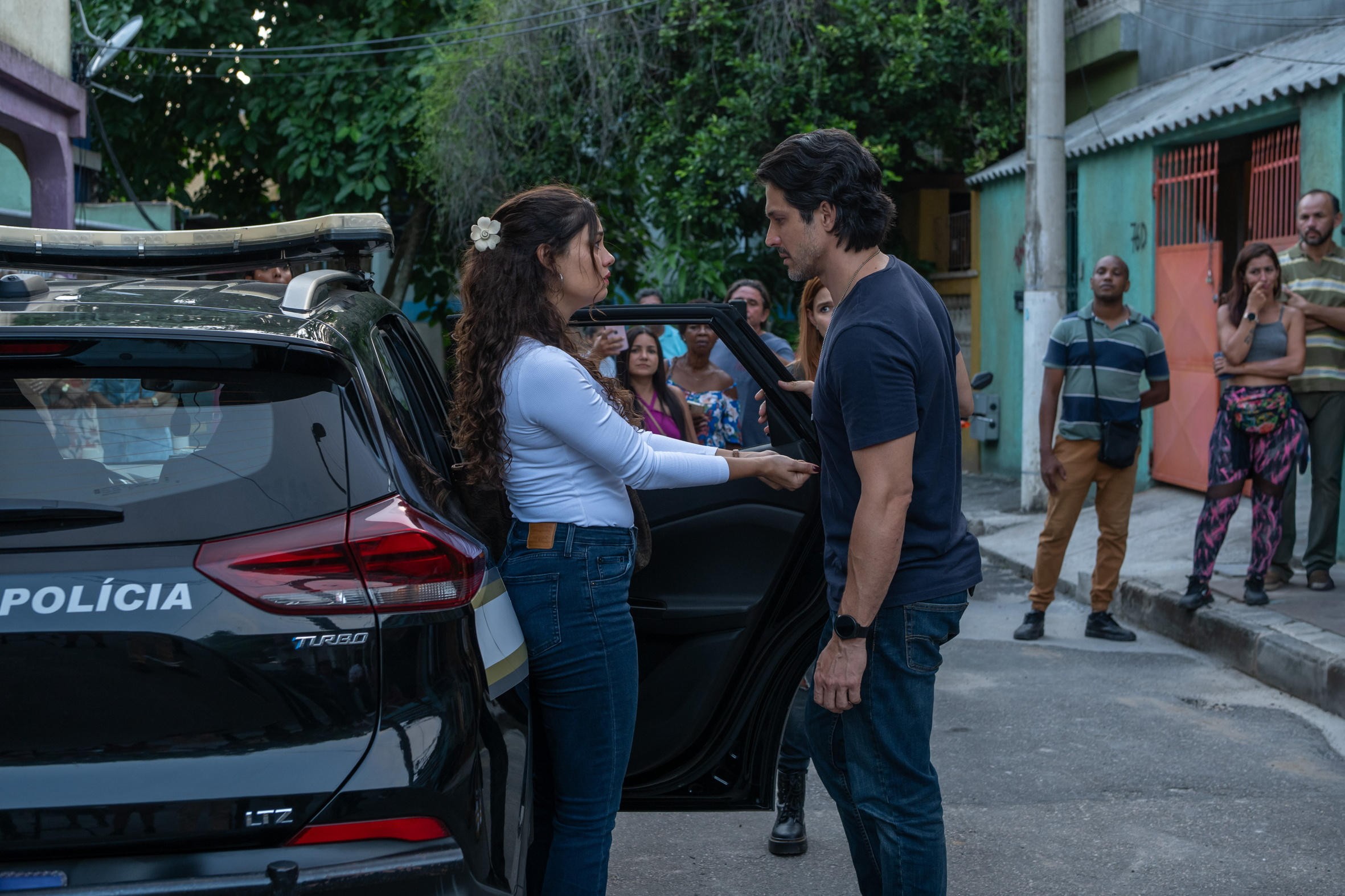 Em Três Graças, Gerluce decide se entregar, mas é presa por Paulinho: ‘Pior dia da vida’