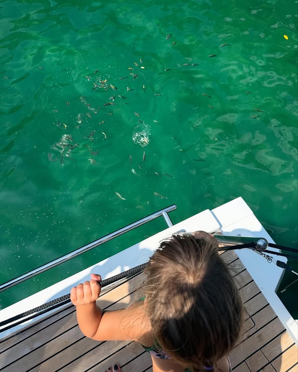 Virginia mostra passeio de lancha em família: 'Segundou com meus amores' — Foto: Reprodução/Instagram