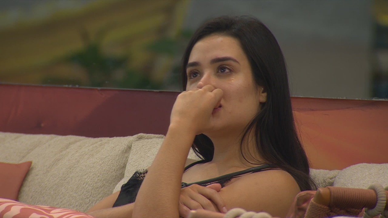 Jordana chora durante madrugada no BBB 26: 'Não consigo parar de pensar'