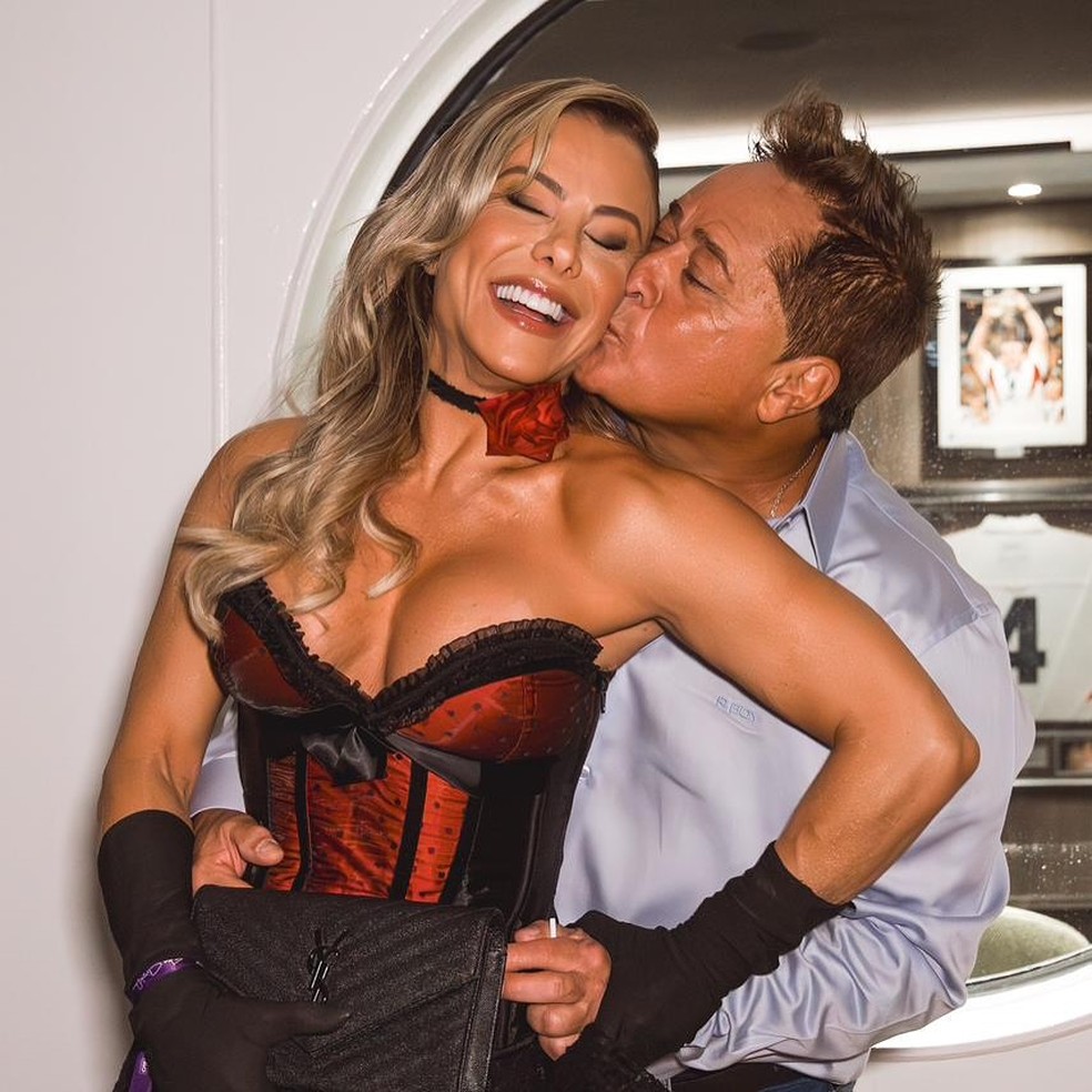 Leonardo se declara à Poliana no Dia dos Namorados — Foto: Reprodução/Instagram