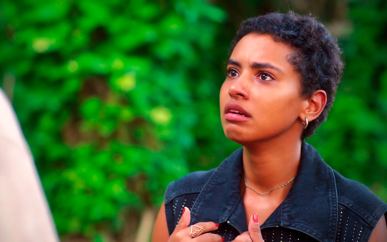 Em Coração Acelerado, Eduarda explode, se declara e choca Leandro: 'Te amo!'