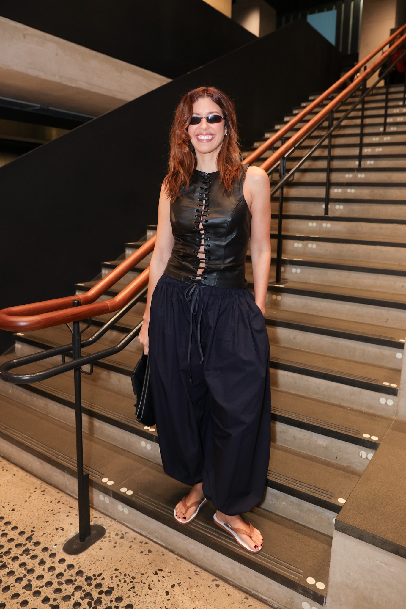 Famosos marcam presença em desfile de chinelos em São Paulo