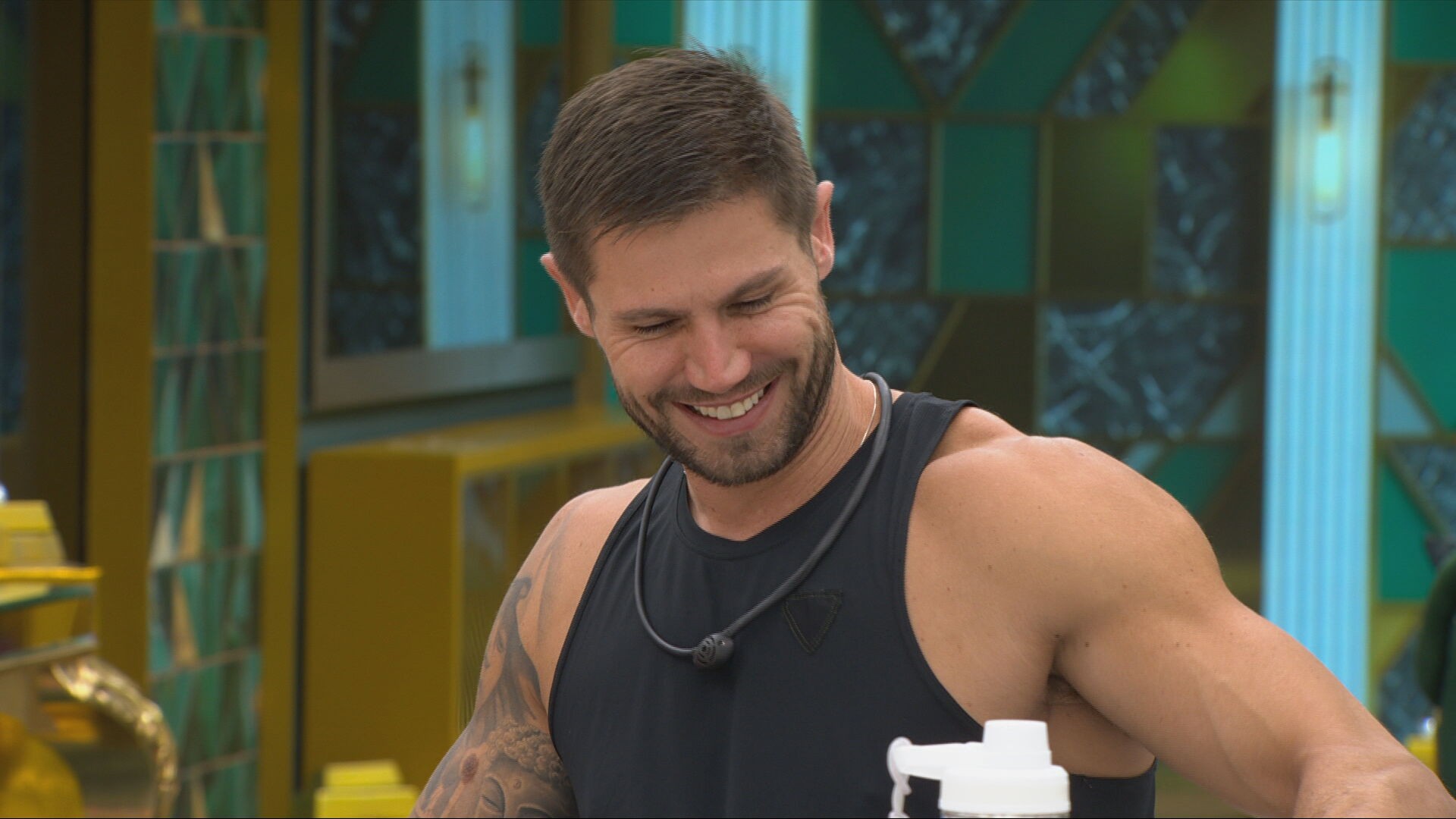 Ana Paula Renault pergunta para Jonas Sulzbach sobre festa: 'Repetiu a namorada ou arrumou uma nova?'