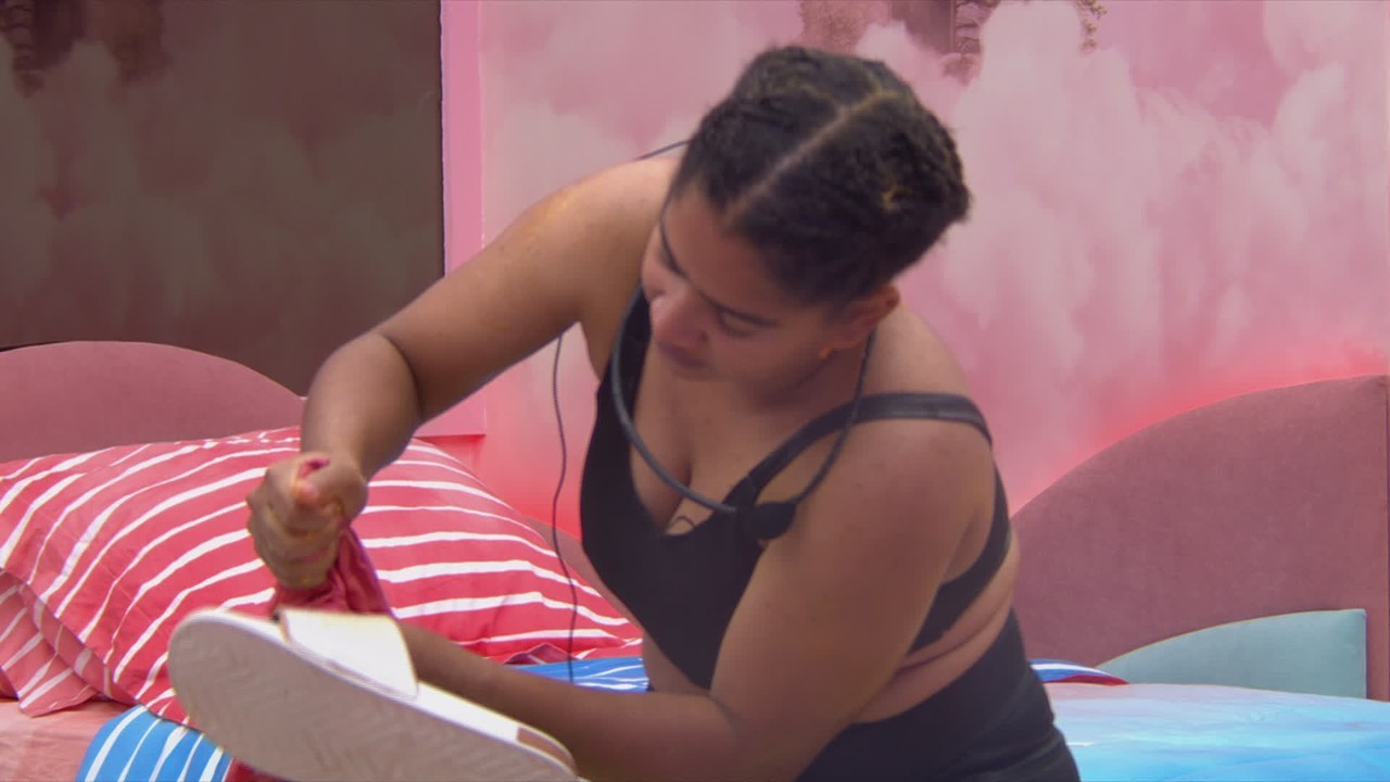 Milena desarruma cama de brother após ser eliminada da Prova do Líder