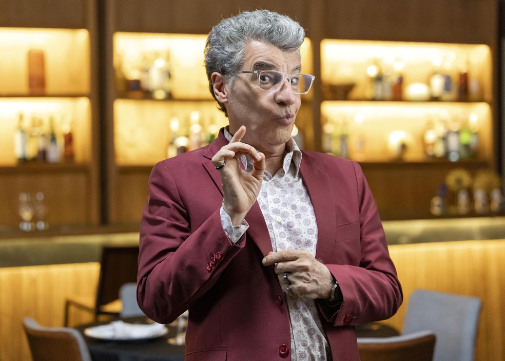 Imagem ilustrativa sobre Paulo Betti vende apê de Niemeyer com ‘elevadinho’ de Darcy Ribeiro e estreia monólogo no Teatro Bancários