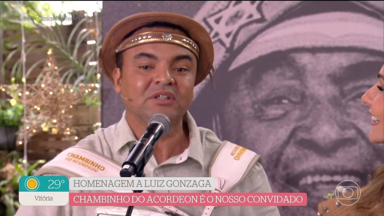 No Dia do Forró, Chambinho do Acordeon celebra semelhança com Luiz Gonzaga