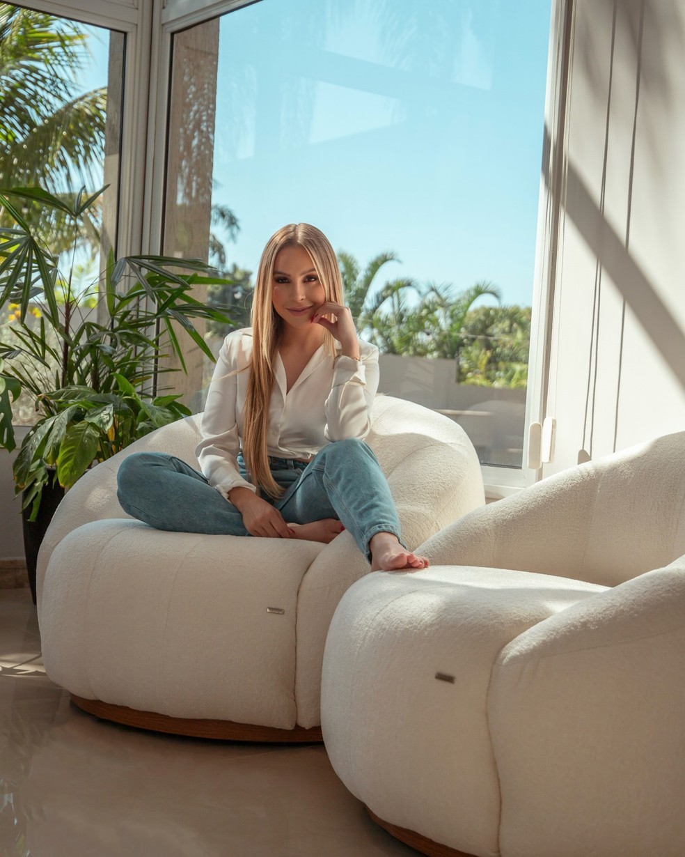 Carla Diaz na casa nova — Foto: Reprodução/Instagram